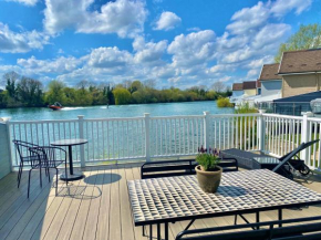 Cotswolds Lakeside Lodge - Nesbitt's Nest